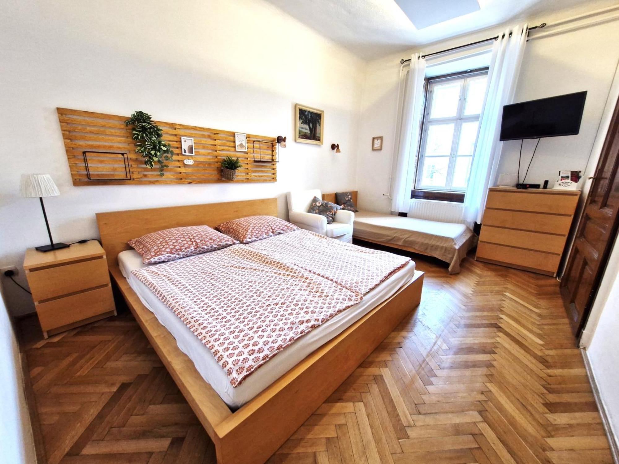 Várkerület Apartman Sopron Esterno foto